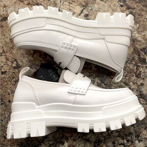 NWT Buffalo vegan chunky loafer in white, 8.5 US women’s